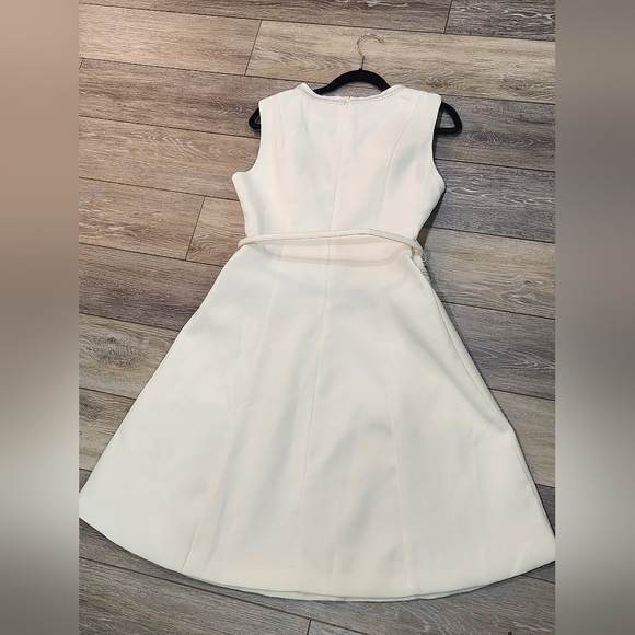 Amazon Elegant White Sleeveless Dress - Picture 3 of 7